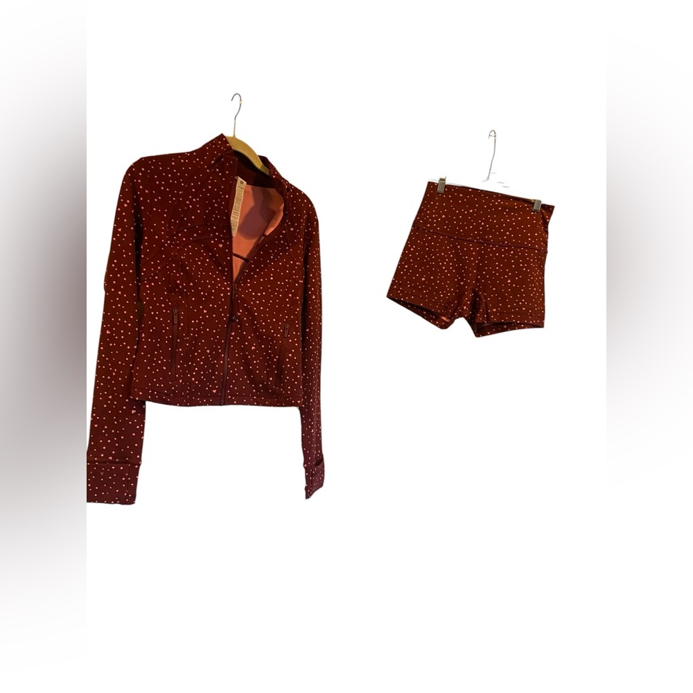 NWT Lululemon define cropped & shorts set HEART SCATTER DOT BURGUNDY Size 8